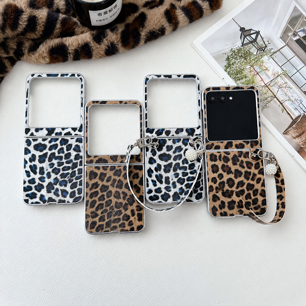 Vintage Item - Casing Ponsel Lipat Motif Macan Tutul