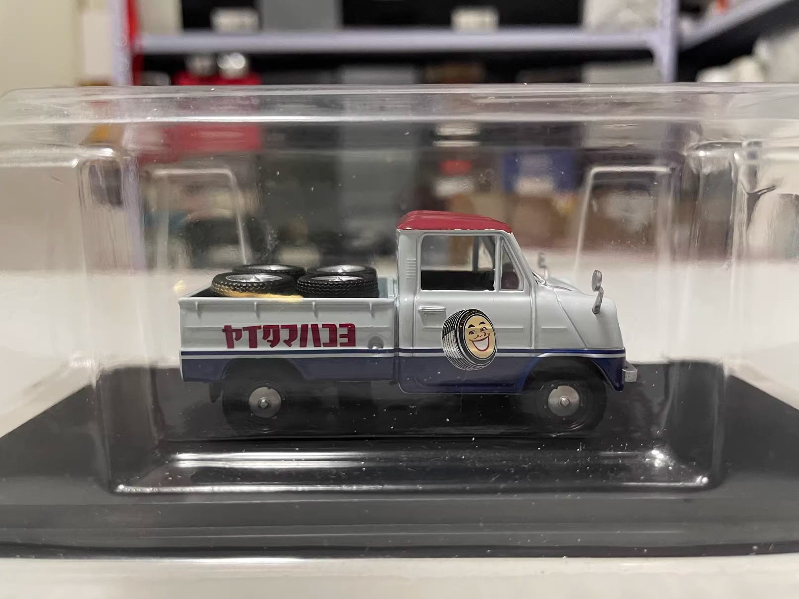 Spark 1:43 Model Diecast Toko  - Vintage Collectible Shop ulasan dan harga